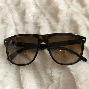 RayBan 4147